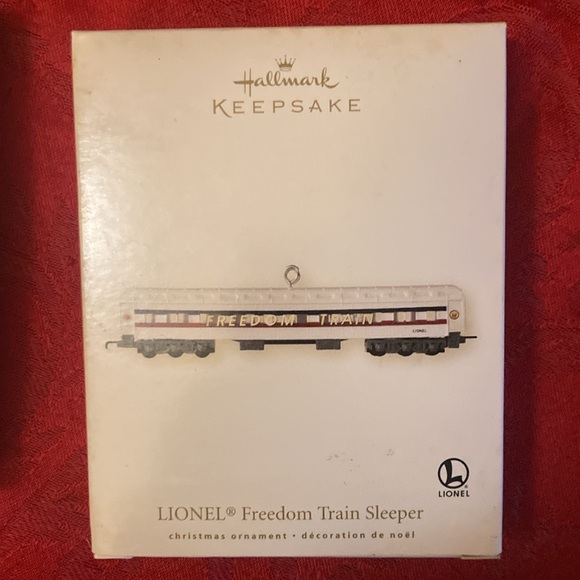 Hallmark Keepsake ornament Lionel Train Locomotive and the Freedom Train Sleeper